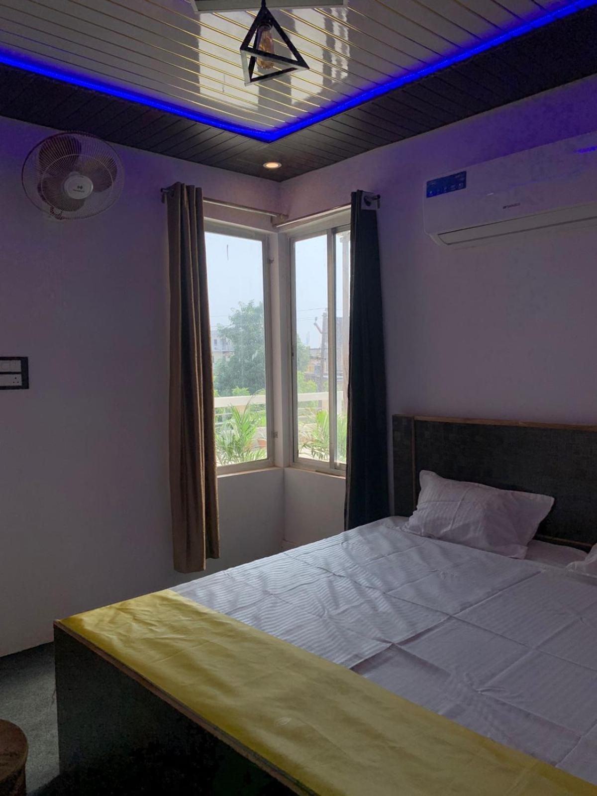 Privyrooms Gorakhpur Bilik gambar
